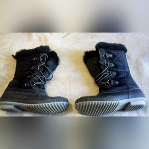 Size 9 Khombu boots